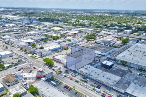 Купить коммерческую недвижимость в Майами, Флорида № 2021437 - фото 2