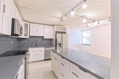 Condo in Aventura, Florida, 3 bedrooms  № 2043099 - photo 20