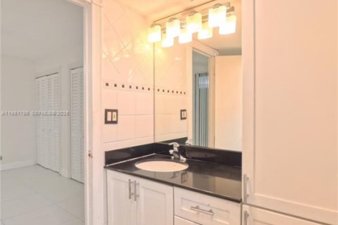 Condo in Aventura, Florida, 3 bedrooms  № 2043099 - photo 30