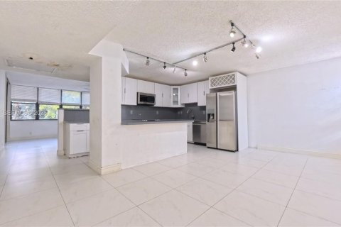 Condo in Aventura, Florida, 3 bedrooms  № 2043099 - photo 16