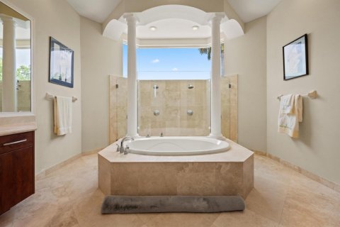 House in Wellington, Florida 5 bedrooms, 374.77 sq.m. № 2190194 - photo 17