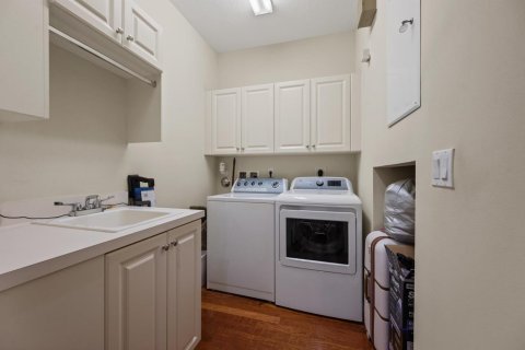 House in Wellington, Florida 5 bedrooms, 374.77 sq.m. № 2190194 - photo 26