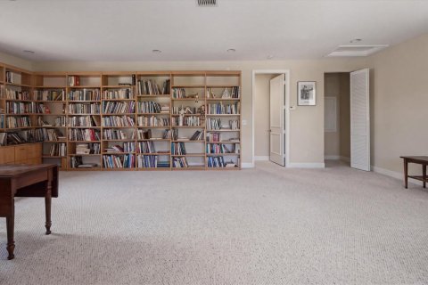 House in Wellington, Florida 5 bedrooms, 374.77 sq.m. № 2190194 - photo 27