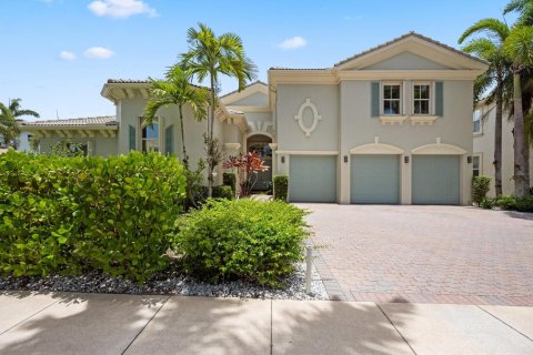 House in Wellington, Florida 5 bedrooms, 374.77 sq.m. № 2190194 - photo 2