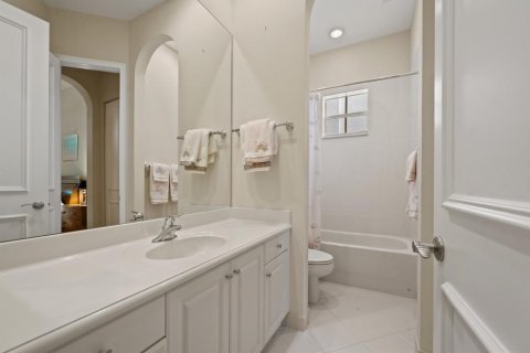 House in Wellington, Florida 5 bedrooms, 374.77 sq.m. № 2190194 - photo 23