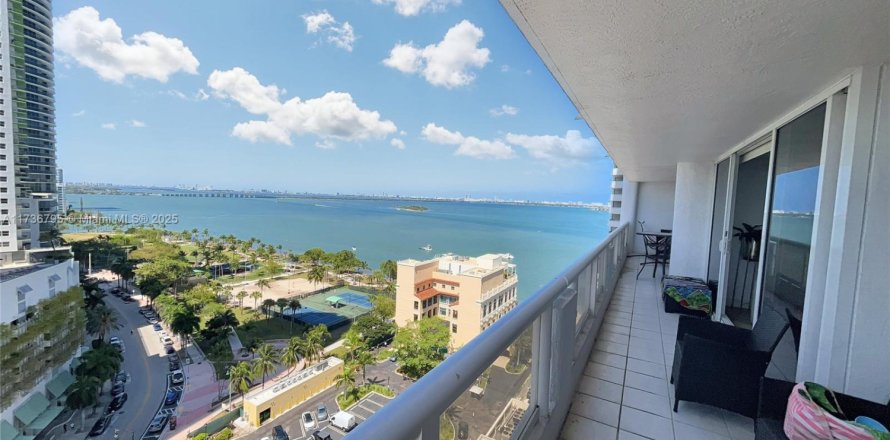 Condominio en Miami, Florida, 3 dormitorios № 1861291