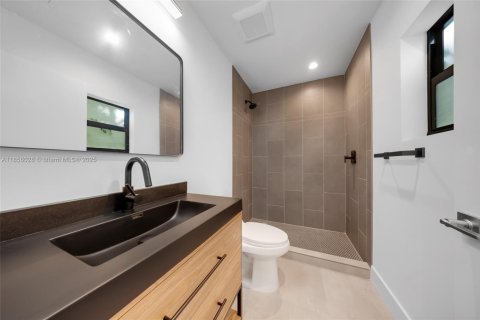 Commercial property in Miami, Florida № 1981464 - photo 29