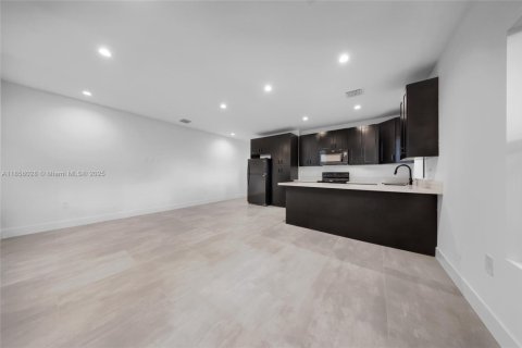 Commercial property in Miami, Florida № 1981464 - photo 7