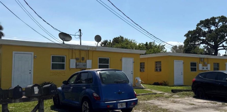 Apartment in St. Lucie, Florida 2 bedrooms, 94.02 sq.m. № 2086538