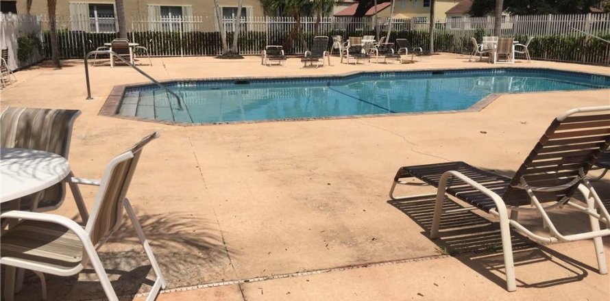 Villa ou maison à Deerfield Beach, Floride 3 chambres, 157.19 m2 № 1210546