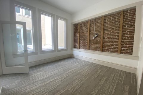 Propiedad comercial en alquiler en Tampa, Florida, 170.75 m2 № 1681174 - foto 6