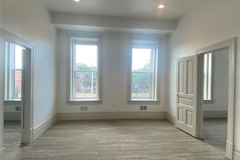 Propiedad comercial en alquiler en Tampa, Florida, 170.75 m2 № 1681174 - foto 4