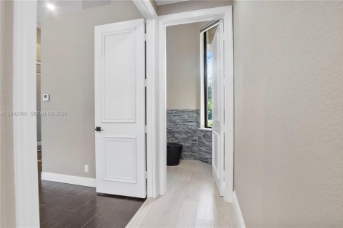 House in Parkland, Florida 5 bedrooms, 306.02 sq.m. № 2267611 - photo 12