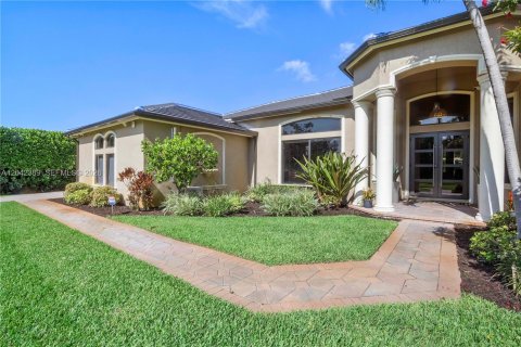 House in Parkland, Florida 5 bedrooms, 306.02 sq.m. № 2267611 - photo 4