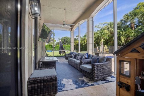 House in Parkland, Florida 5 bedrooms, 306.02 sq.m. № 2267611 - photo 24