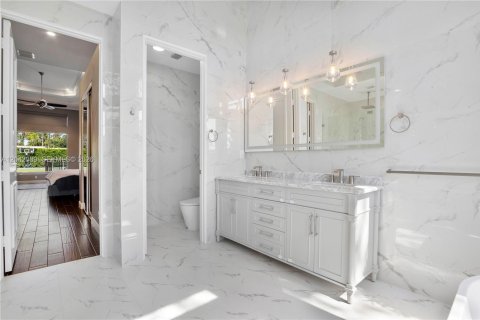 House in Parkland, Florida 5 bedrooms, 306.02 sq.m. № 2267611 - photo 17