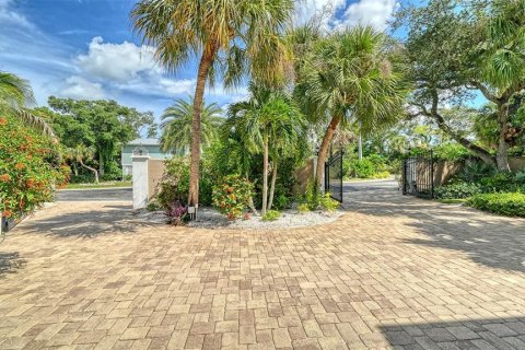House in Sarasota, Florida 4 bedrooms, 295.43 sq.m. № 2403214 - photo 5