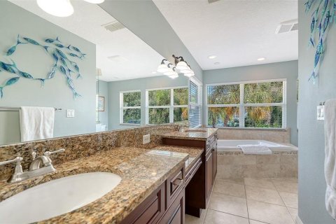 House in Sarasota, Florida 4 bedrooms, 295.43 sq.m. № 2403214 - photo 23