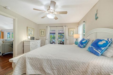 House in Sarasota, Florida 4 bedrooms, 295.43 sq.m. № 2403214 - photo 20