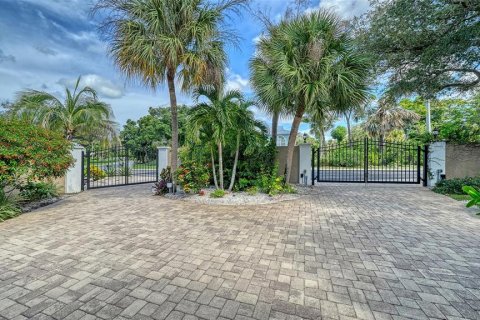 House in Sarasota, Florida 4 bedrooms, 295.43 sq.m. № 2403214 - photo 6