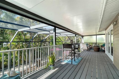 House in Sarasota, Florida 4 bedrooms, 295.43 sq.m. № 2403214 - photo 13