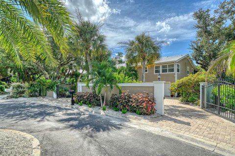 House in Sarasota, Florida 4 bedrooms, 295.43 sq.m. № 2403214 - photo 4