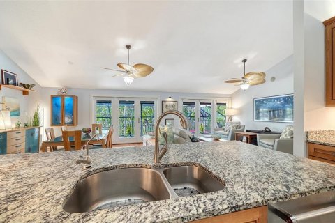 House in Sarasota, Florida 4 bedrooms, 295.43 sq.m. № 2403214 - photo 30