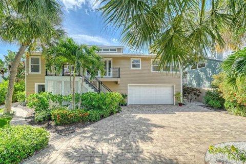 House in Sarasota, Florida 4 bedrooms, 295.43 sq.m. № 2403214 - photo 3