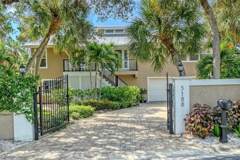 House in Sarasota, Florida 4 bedrooms, 295.43 sq.m. № 2403214