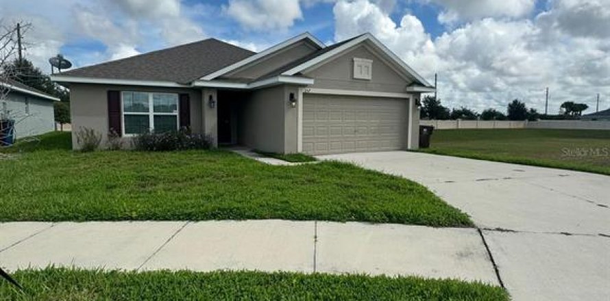 House in Haines City, Florida 3 bedrooms, 183.48 sq.m. № 2376654