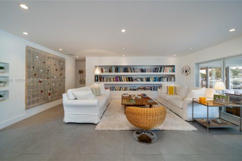 Villa ou maison à vendre à Key Biscayne, Floride: 5 chambres, 316.33 m2 № 2068641 - photo 4