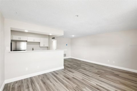 Condo in Tampa, Florida, 1 bedroom  № 1829368 - photo 7