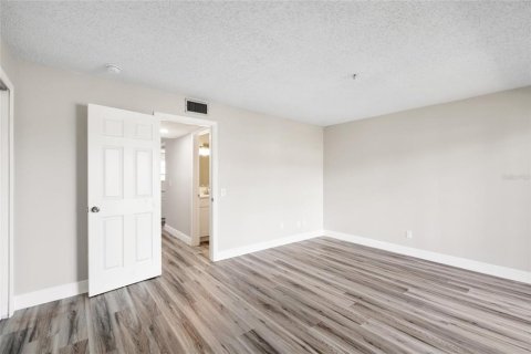 Condo in Tampa, Florida, 1 bedroom  № 1829368 - photo 17