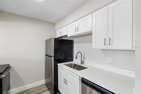 Condo in Tampa, Florida, 1 bedroom  № 1829368 - photo 13