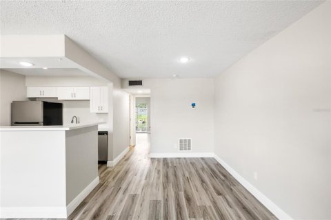 Condo in Tampa, Florida, 1 bedroom  № 1829368 - photo 10