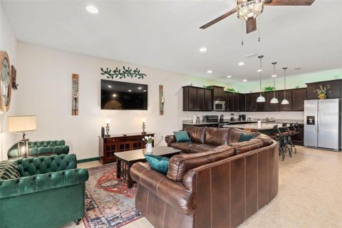 Casa en venta en Kissimmee, Florida, 9 dormitorios, 408.4 m2 № 1906160 - foto 17