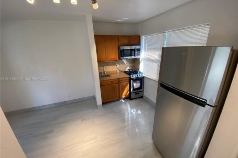 Снять в аренду квартиру в Холливуд, Флорида 46.45м2, № 1969301 - фото 3