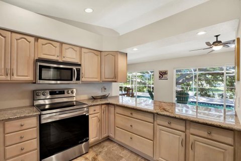 House in Seminole, Florida 3 bedrooms, 198.9 sq.m. № 1784303 - photo 16