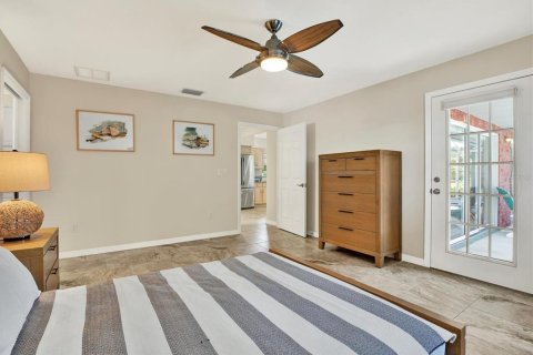 House in Seminole, Florida 3 bedrooms, 198.9 sq.m. № 1784303 - photo 20