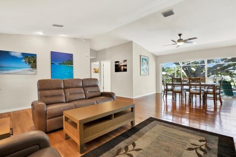 House in Seminole, Florida 3 bedrooms, 198.9 sq.m. № 1784303 - photo 8