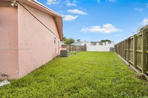 Casa en venta en Homestead, Florida, 3 dormitorios, 149.02 m2 № 1945687 - foto 22