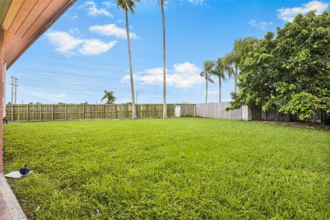 Casa en venta en Homestead, Florida, 3 dormitorios, 149.02 m2 № 1945687 - foto 25