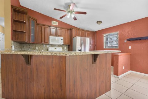 Casa en venta en Homestead, Florida, 3 dormitorios, 149.02 m2 № 1945687 - foto 7