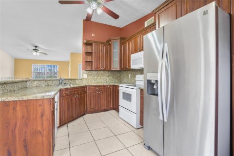 Casa en venta en Homestead, Florida, 3 dormitorios, 149.02 m2 № 1945687 - foto 8