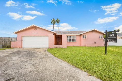 Casa en venta en Homestead, Florida, 3 dormitorios, 149.02 m2 № 1945687 - foto 2