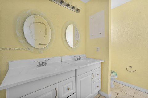 Casa en venta en Homestead, Florida, 3 dormitorios, 149.02 m2 № 1945687 - foto 13