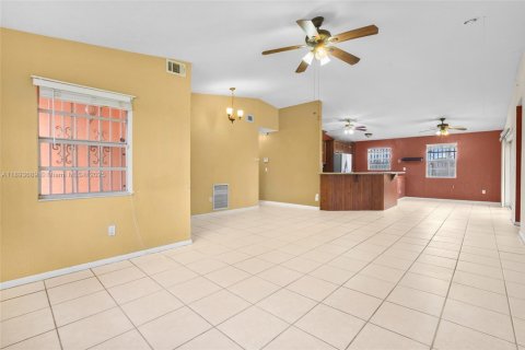 Casa en venta en Homestead, Florida, 3 dormitorios, 149.02 m2 № 1945687 - foto 5