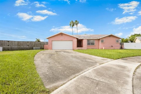 Casa en venta en Homestead, Florida, 3 dormitorios, 149.02 m2 № 1945687 - foto 1