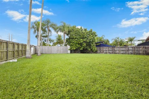 Casa en venta en Homestead, Florida, 3 dormitorios, 149.02 m2 № 1945687 - foto 24