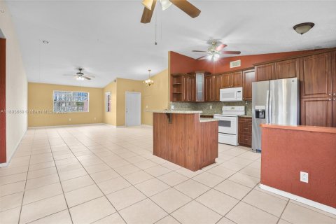 Casa en venta en Homestead, Florida, 3 dormitorios, 149.02 m2 № 1945687 - foto 6